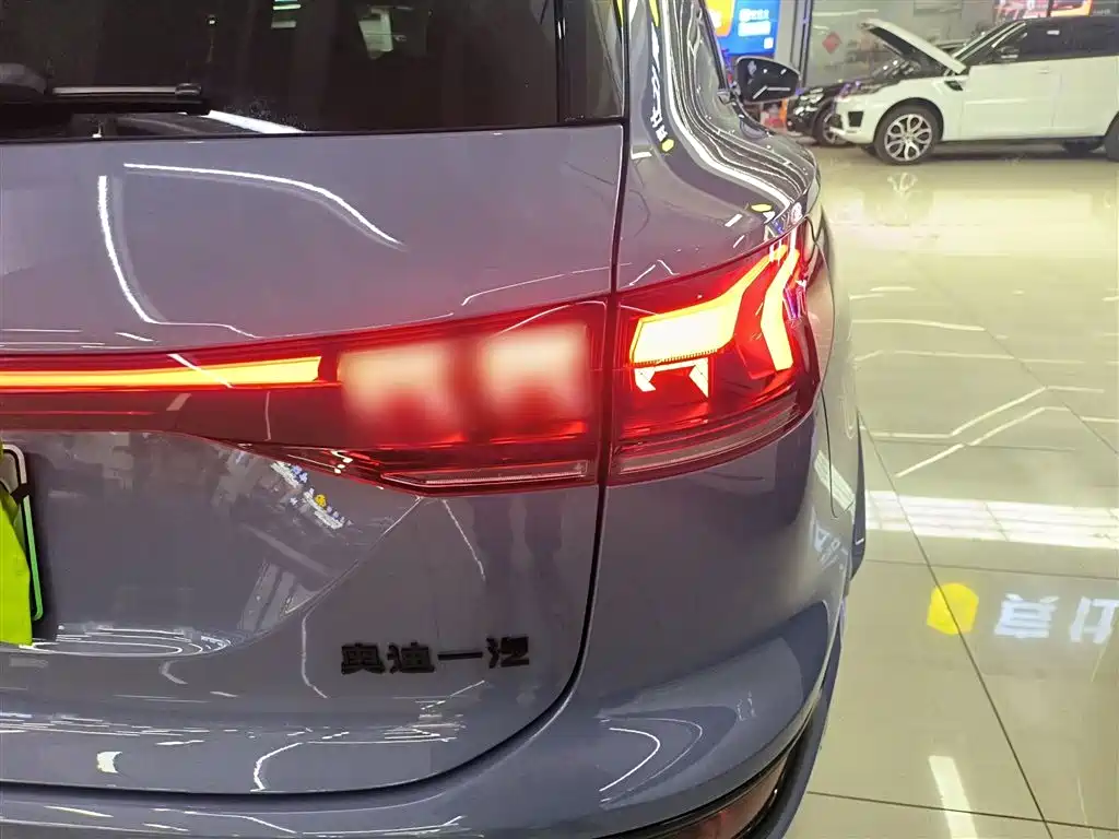 Audi Q6L e-tron 2025 — фото 8