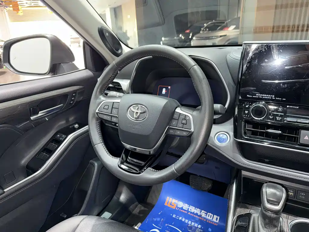 Toyota Highlander 2022 — фото 13