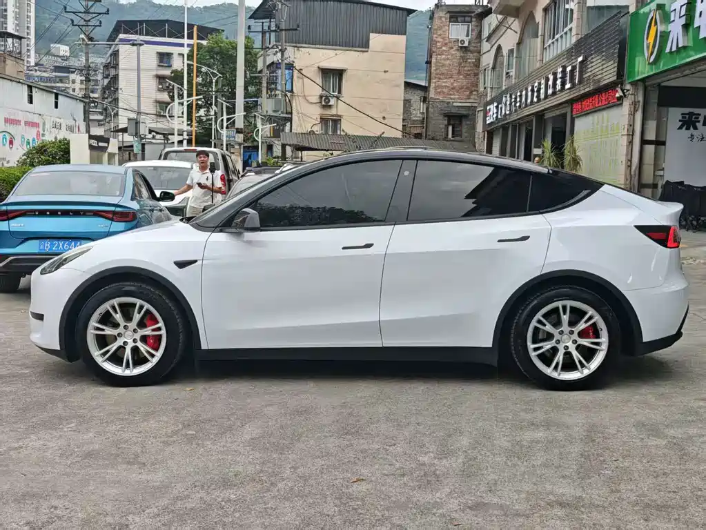 Tesla Model Y 2023 — фото 3