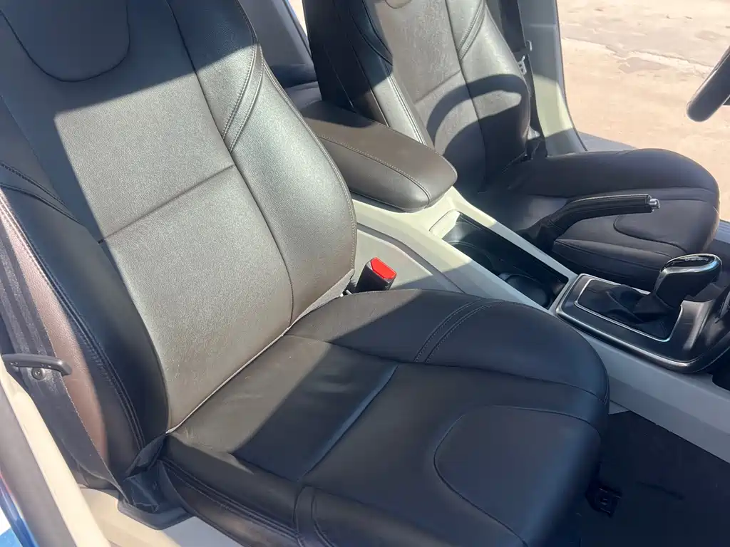 Volvo V40 2016 — фото 16