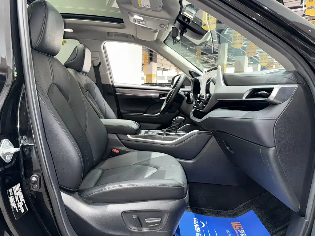 Toyota Highlander 2022 — фото 16