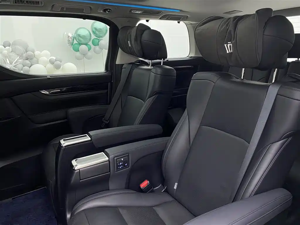 Toyota Vellfire 2023 — фото 7