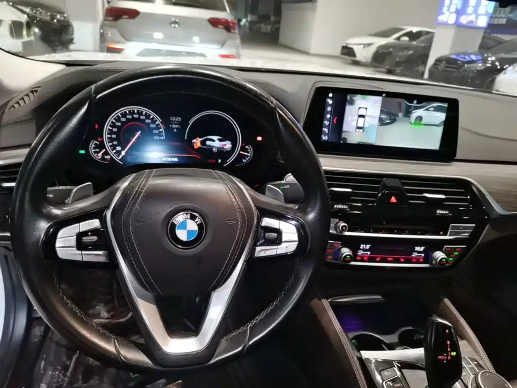 BMW 5 Series 2018 — фото 10