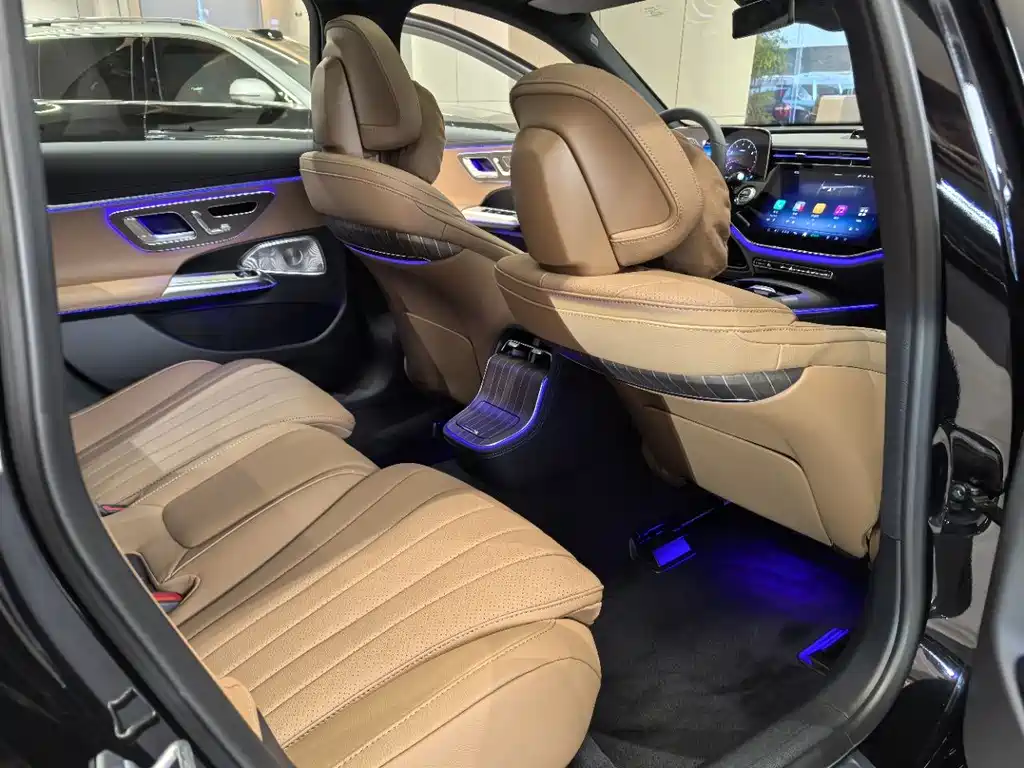 Mercedes-Benz E-Class 2025 — фото 10