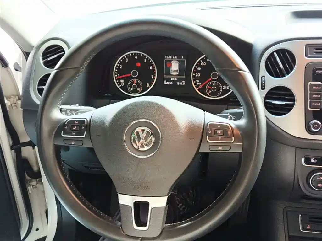 Volkswagen Tiguan 2015 — фото 11