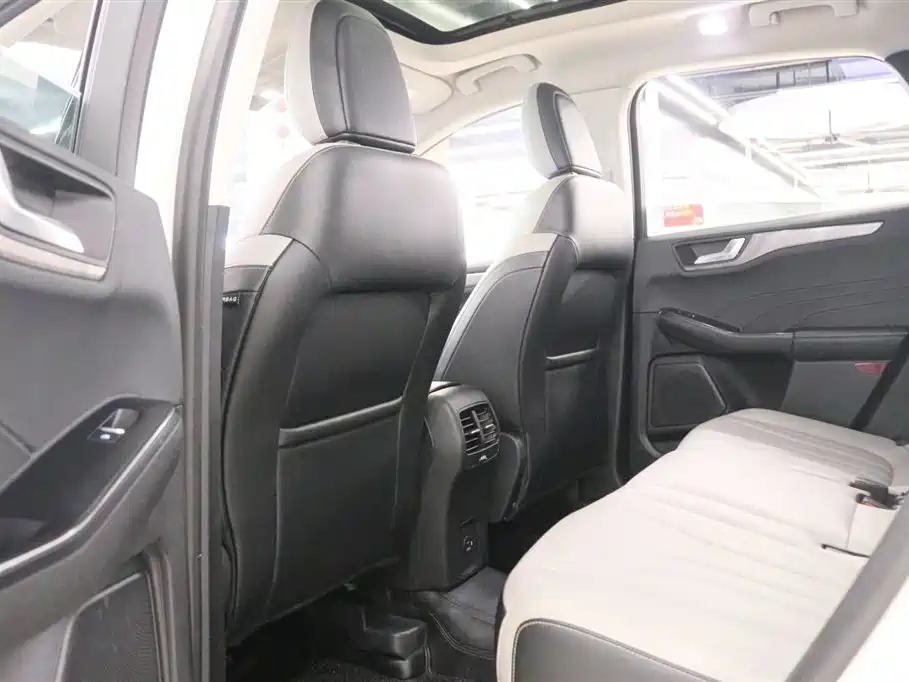 Ford Escape 2021 — фото 15