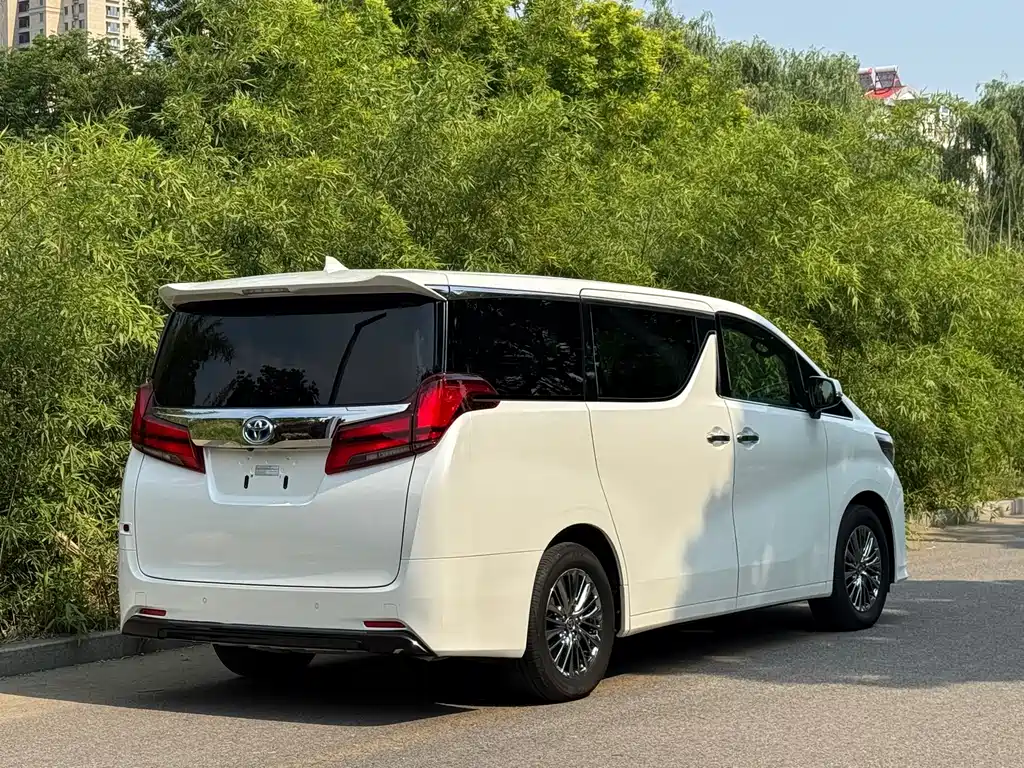 Toyota Alphard 2021 — фото 18