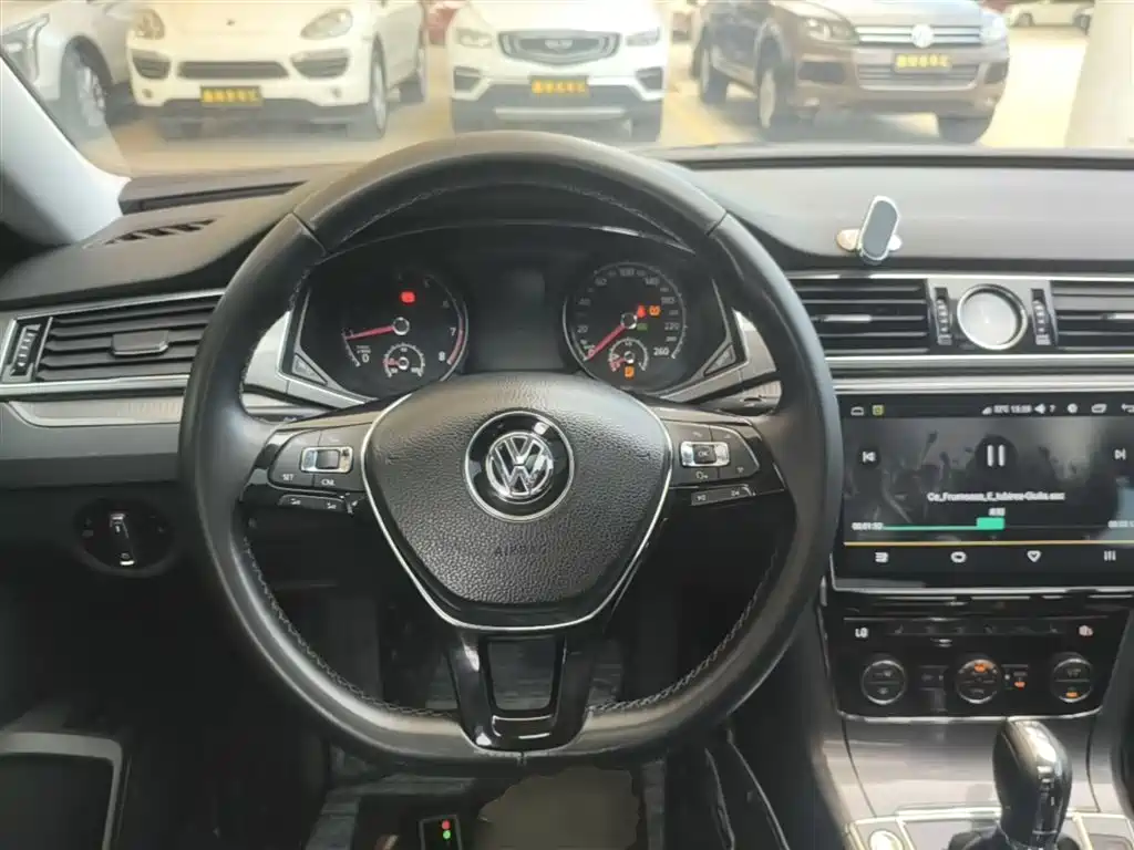 Volkswagen Passat 2017 — фото 11