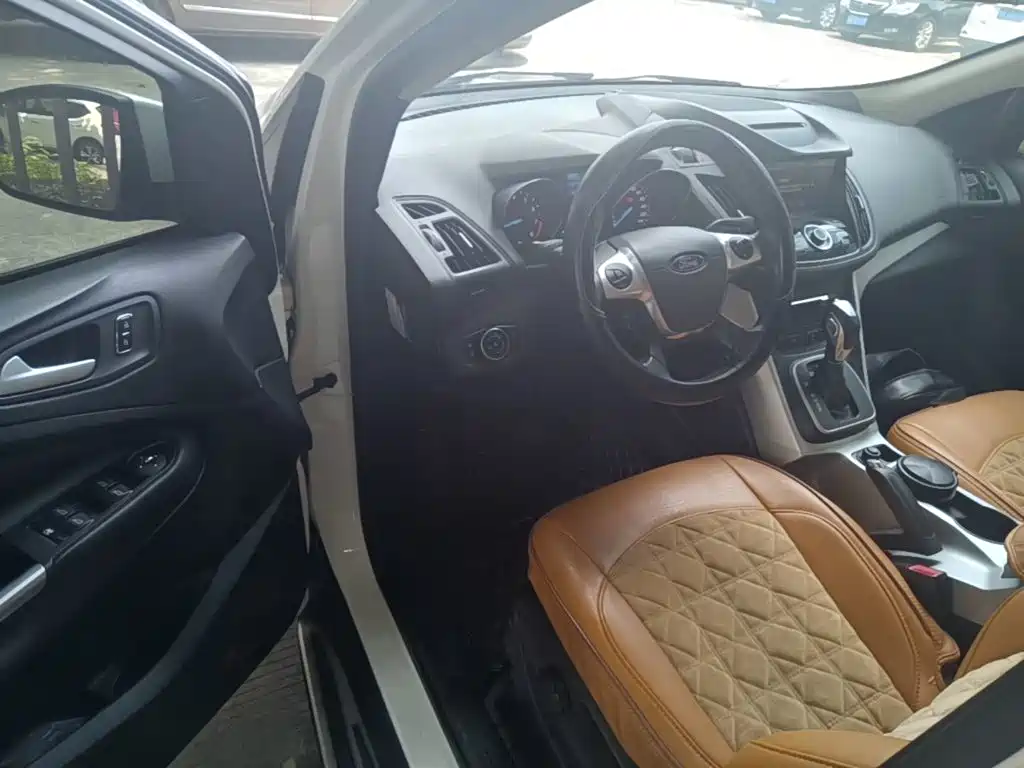 Ford Kuga 2015 — фото 16