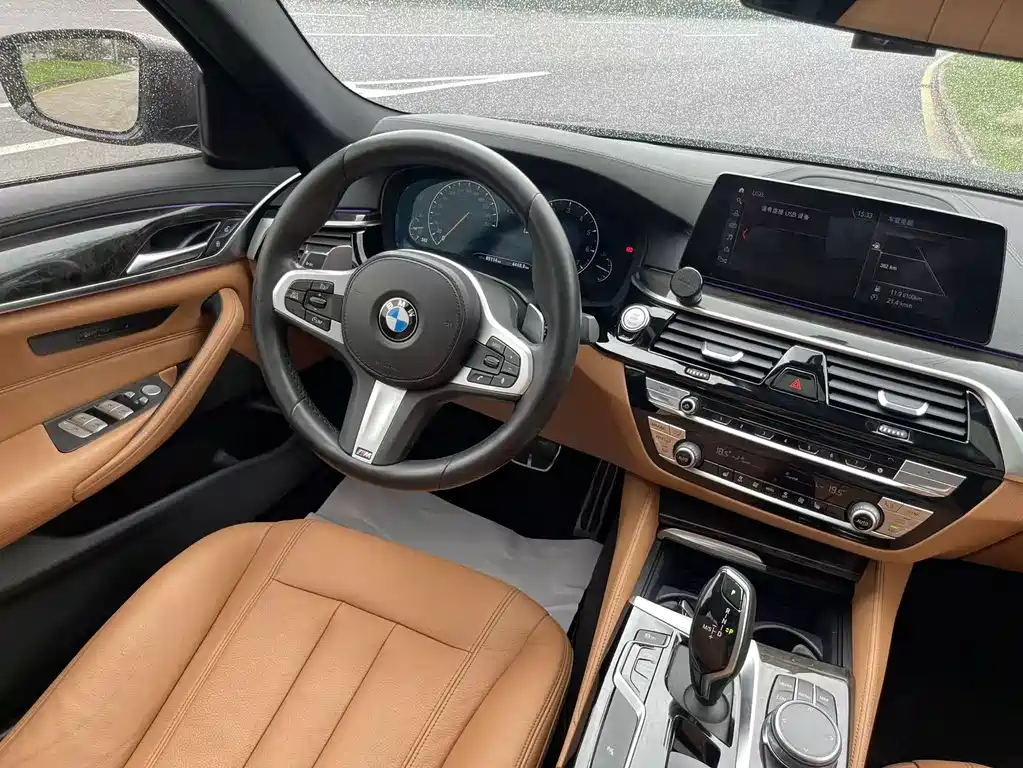 BMW 5 Series 2019 — фото 13