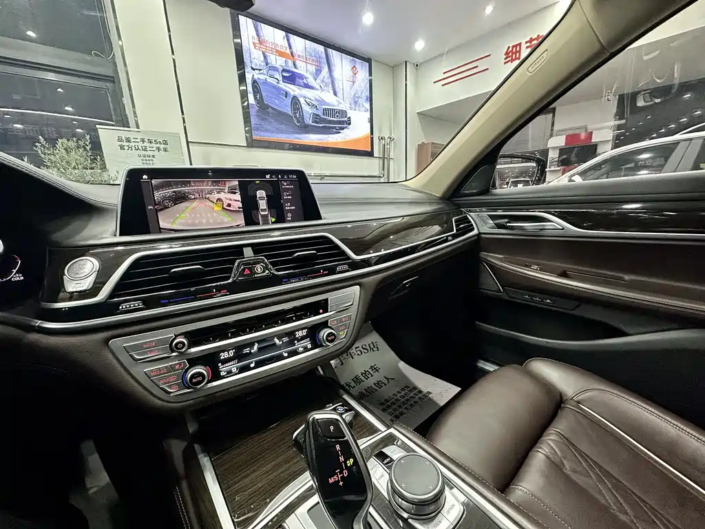 BMW 7 Series 2021 — фото 13
