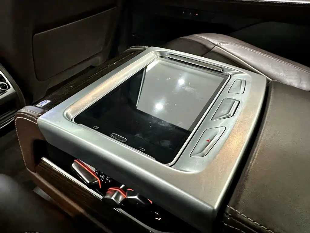 BMW 7 Series 2021 — фото 16