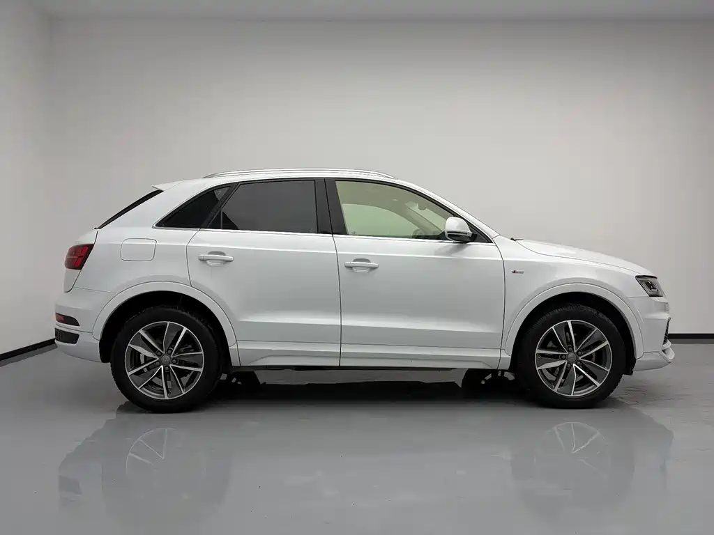 Audi Q3 2019 — фото 8