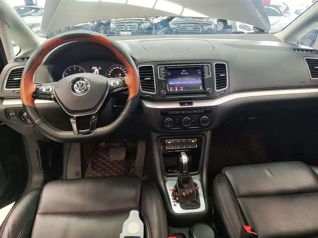 Volkswagen Sharan 2017 — фото 10