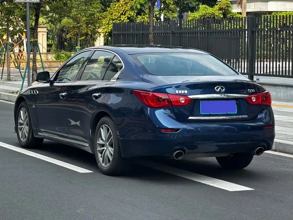 Infiniti Q50L 2017 — фото 17