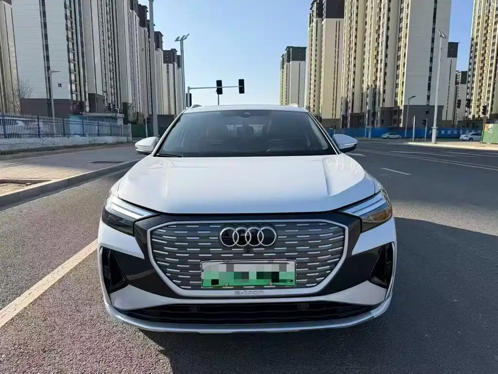 Audi Q4 e-tron 2024 — фото 2