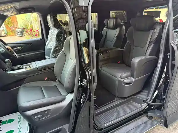Toyota Alphard 2023