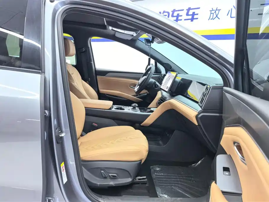 BYD L DM-i 2024 — фото 8
