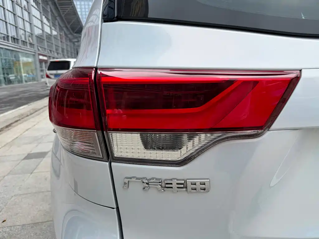 Toyota Highlander 2020 — фото 13