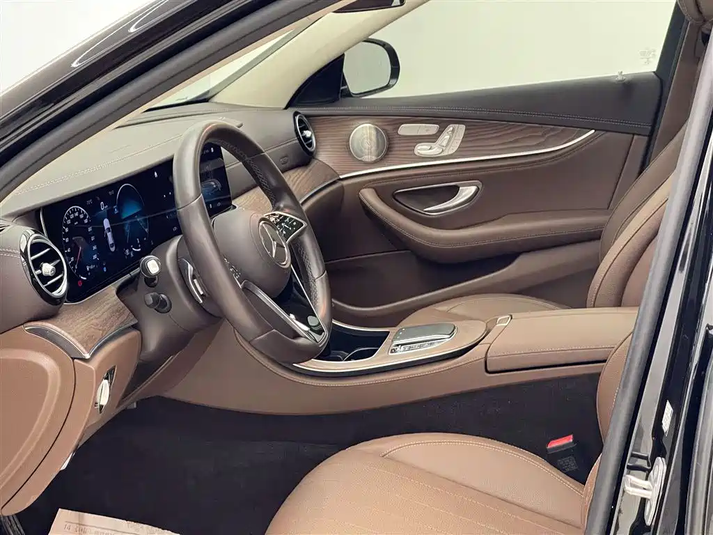 Mercedes-Benz E-Class 2022 — фото 13