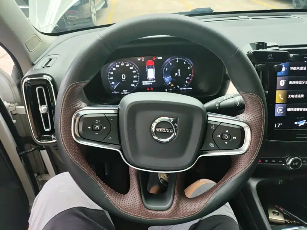Volvo XC40 2022 — фото 11