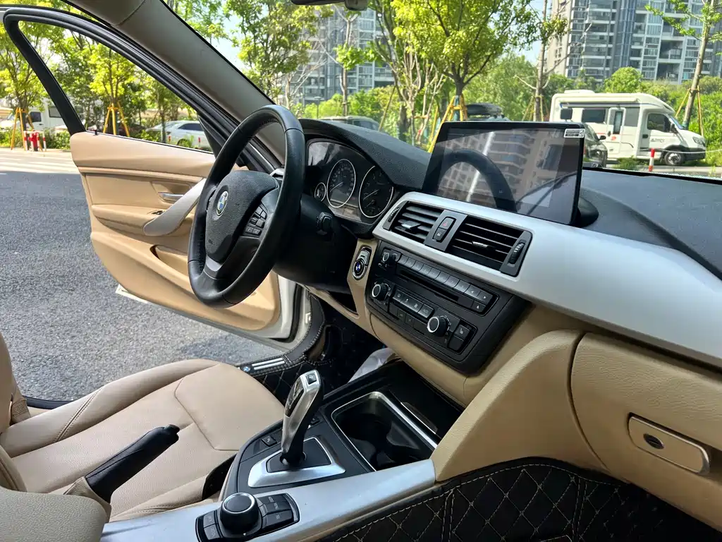 BMW 3 Series 2015 — фото 12