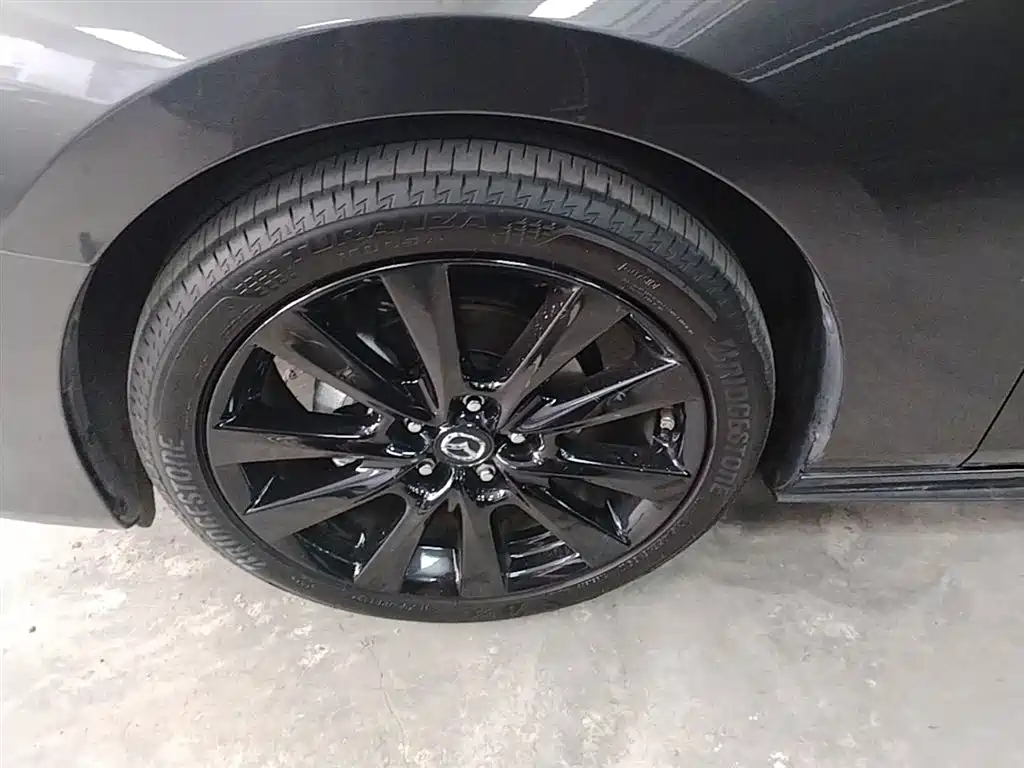 Mazda 3 Axela 2024 — фото 23
