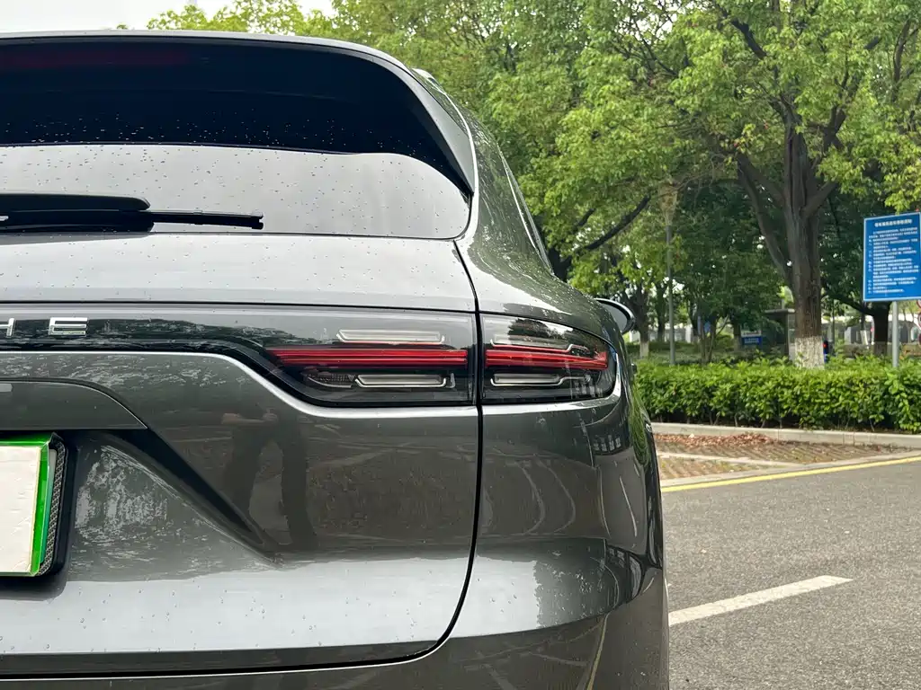 Porsche Cayenne Hybrid 2021 — фото 26
