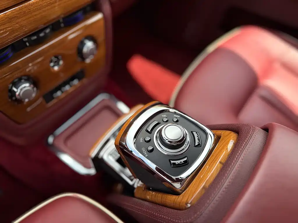 Rolls-Royce Phantom 2015 — фото 16