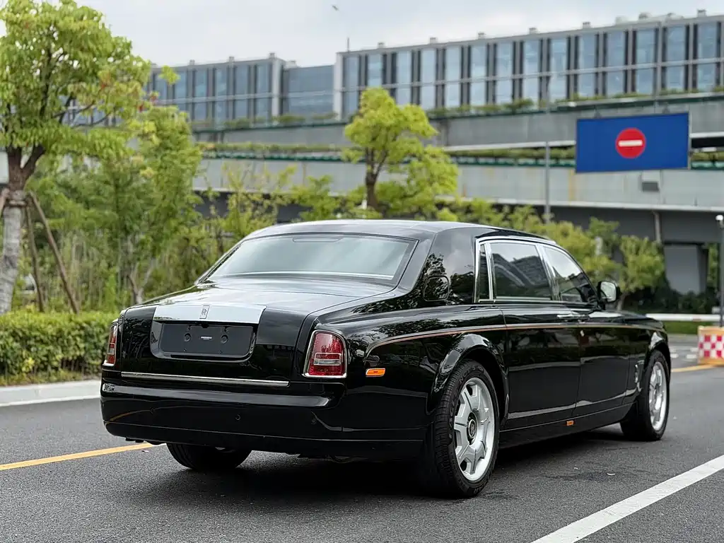Rolls-Royce Phantom 2015 — фото 4