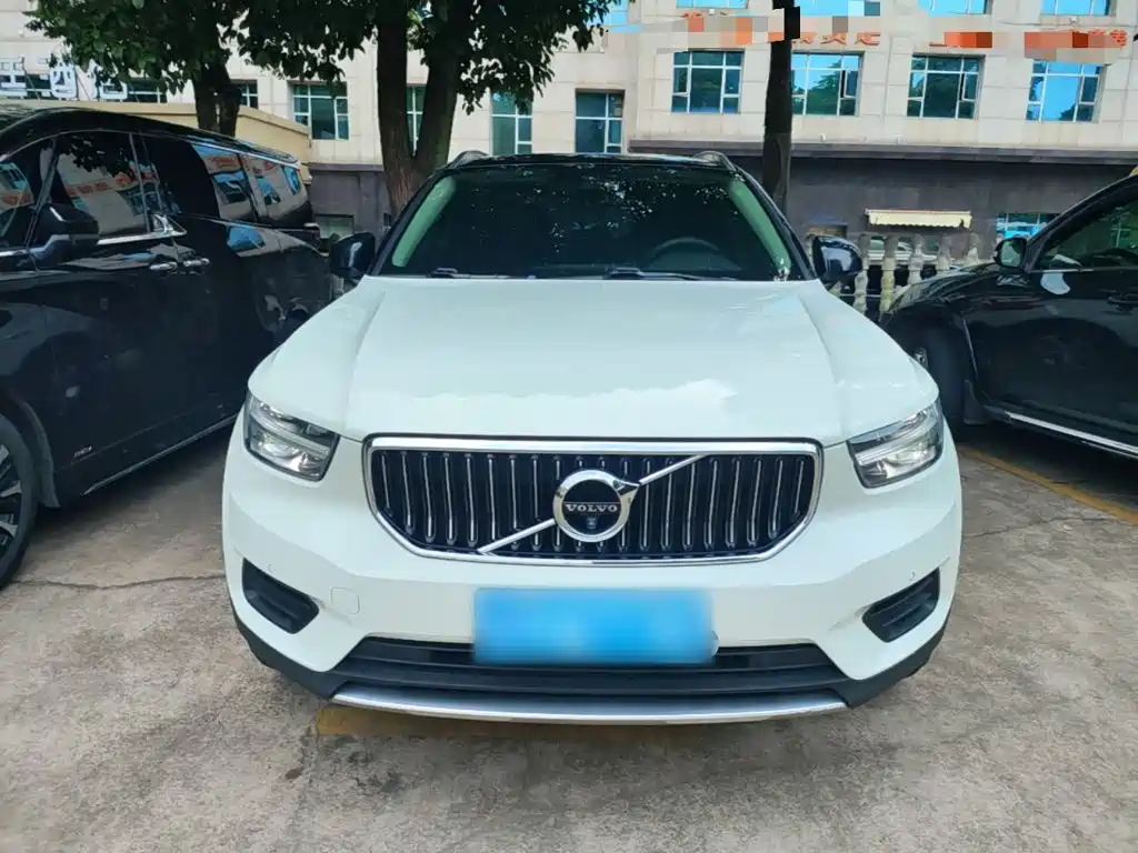 Volvo XC40 2022 — фото 3