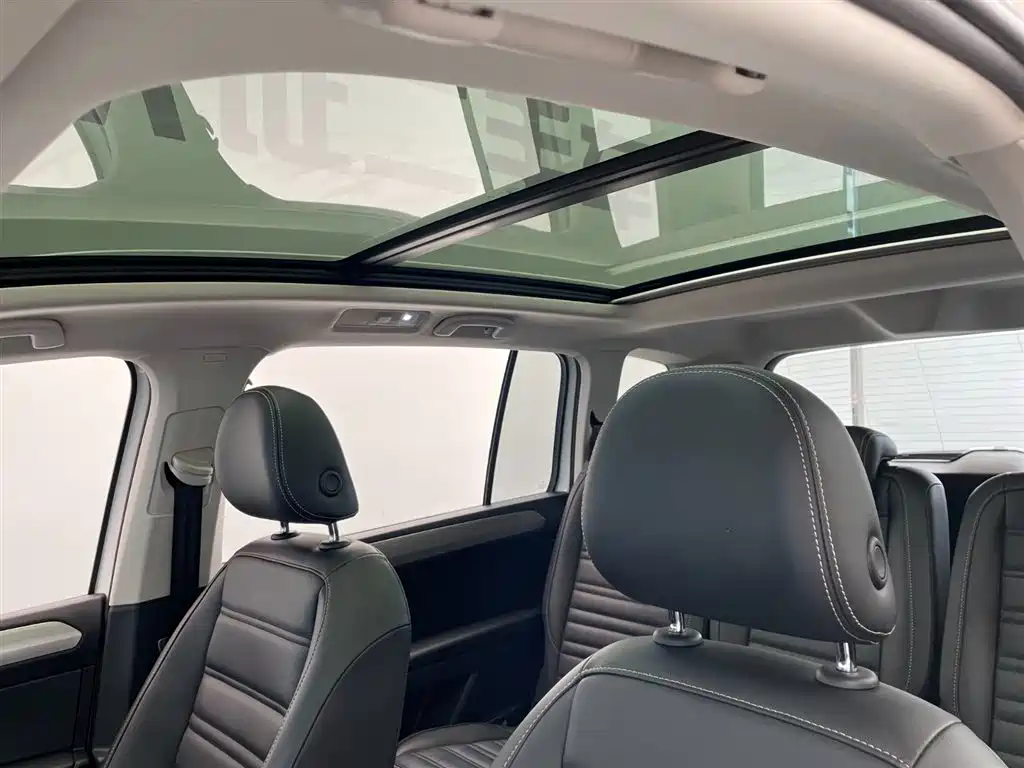 Volkswagen Touran 2019 — фото 19