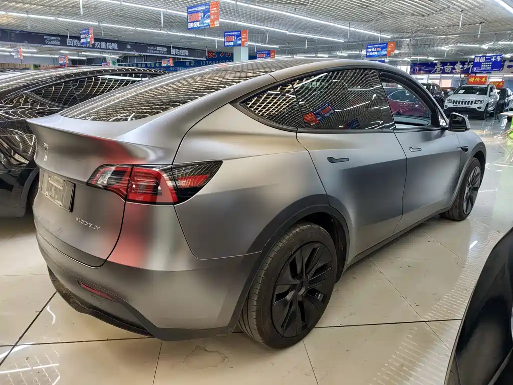 Tesla Model Y 2025 — фото 4