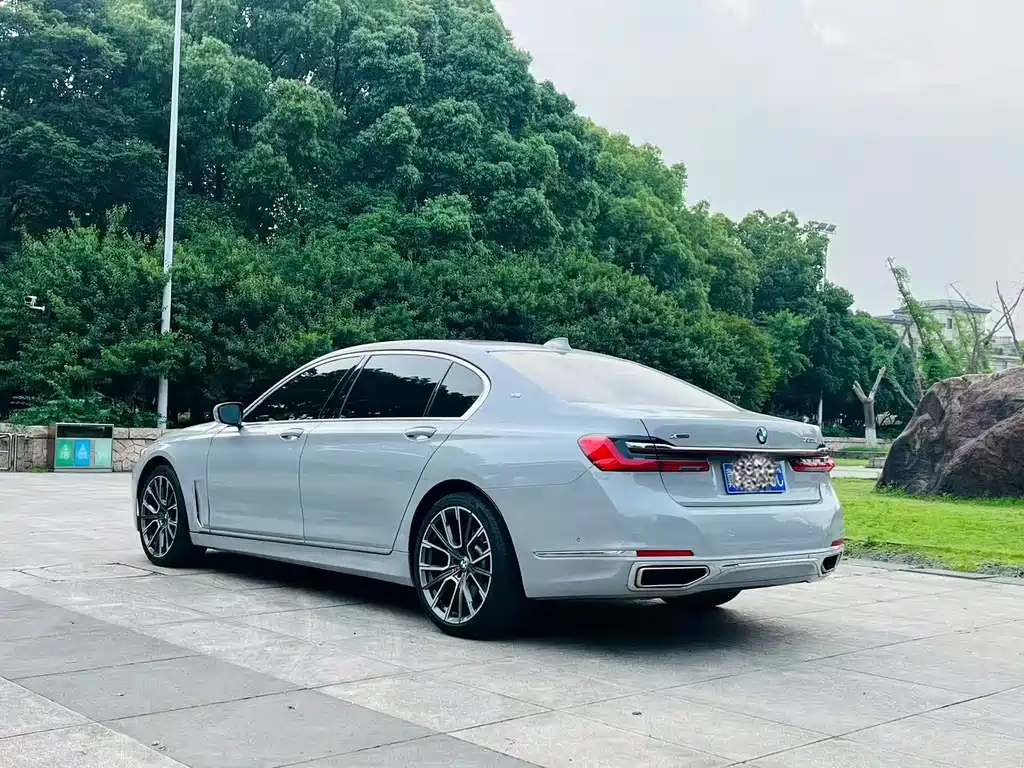 BMW 7 Series 2015 — фото 9