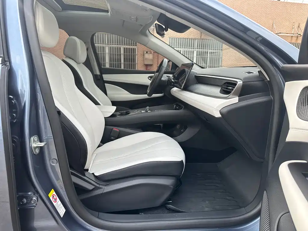 BYD Seal 05 DM-i 2025 — фото 14