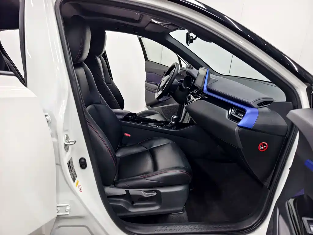 Toyota C-HR 2019 — фото 14