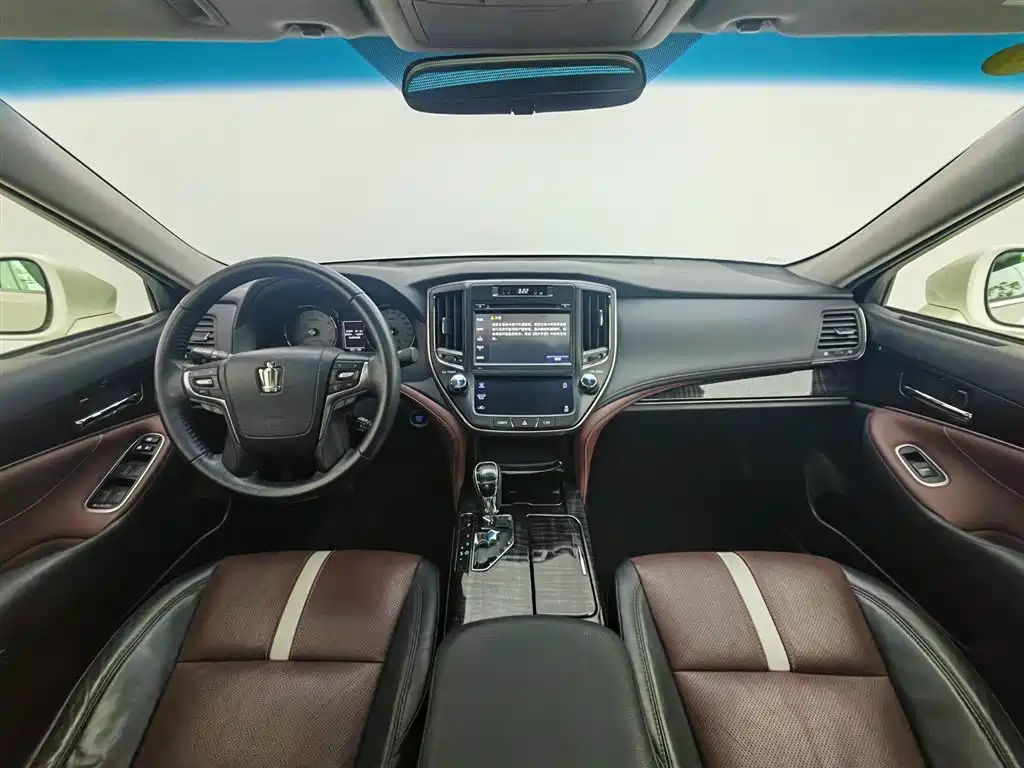 Toyota Crown 2017 — фото 5