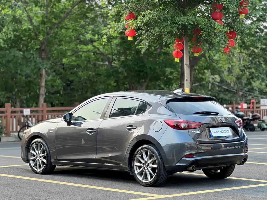 Mazda 3 Axela 2018 — фото 10