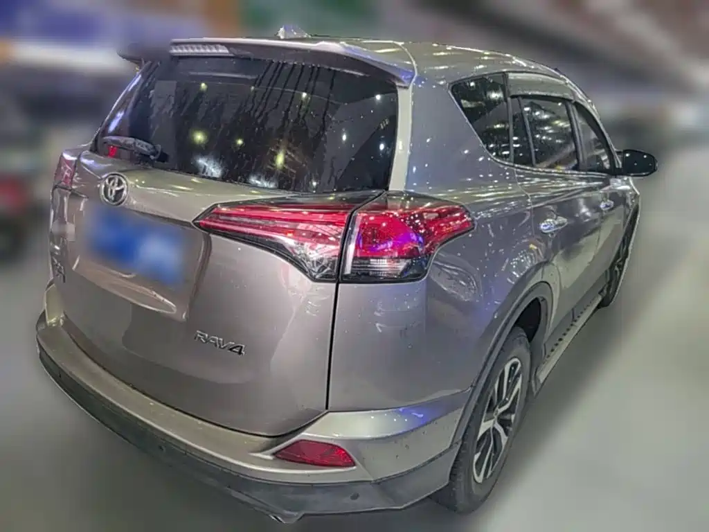 Toyota RAV4 2019 — фото 12
