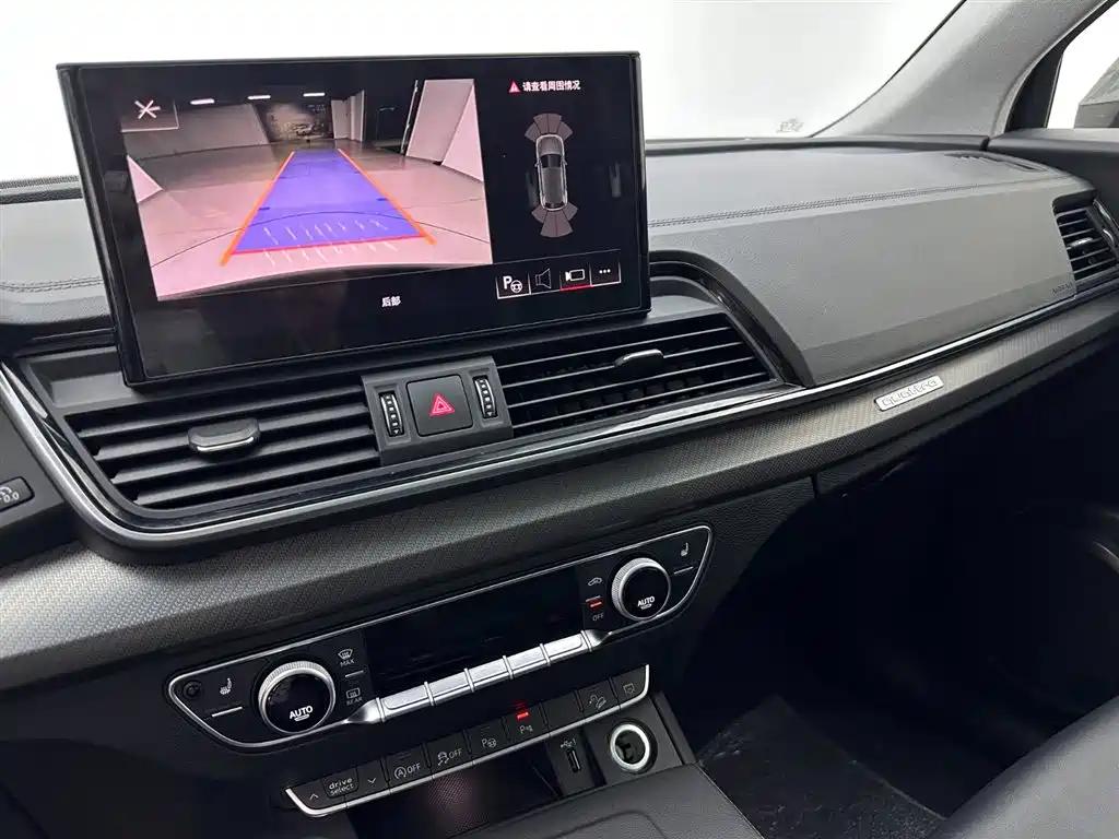 Audi Q5L 2022 — фото 12