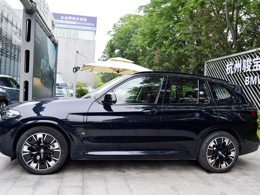 BMW iX3 2023 — фото 4