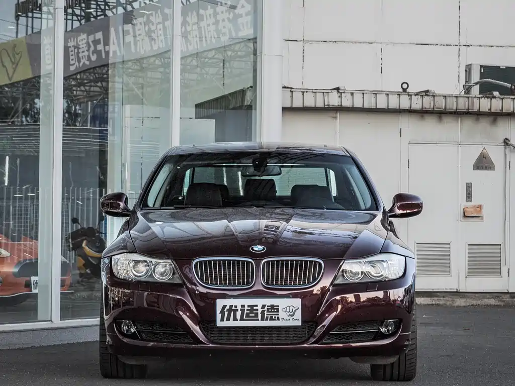 BMW 3 Series 2010 — фото 2