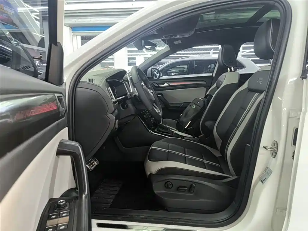 Volkswagen T-Roc 2023 — фото 16