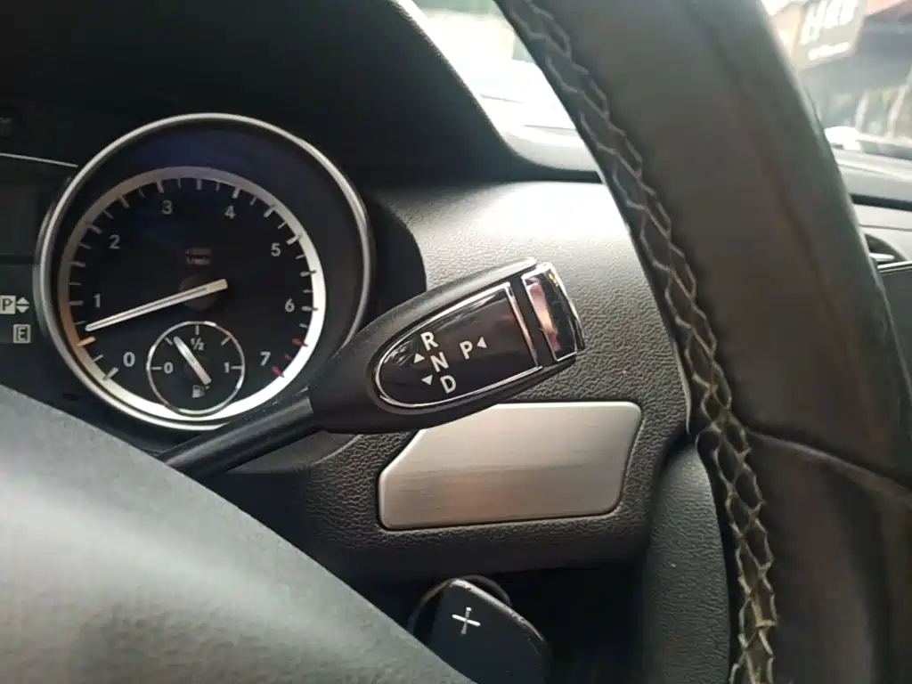 Mercedes-Benz R-Class 2015 — фото 10