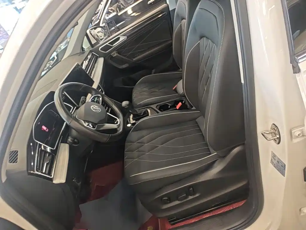 Volkswagen Tiguan L 2023 — фото 15