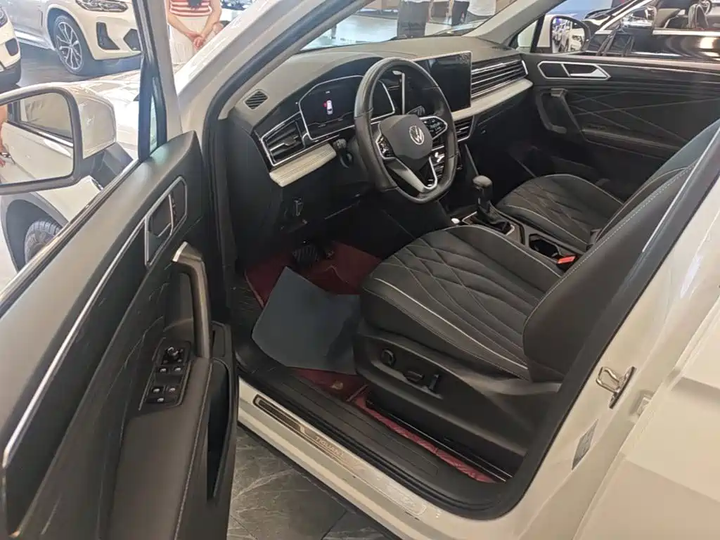 Volkswagen Tiguan L 2023 — фото 16