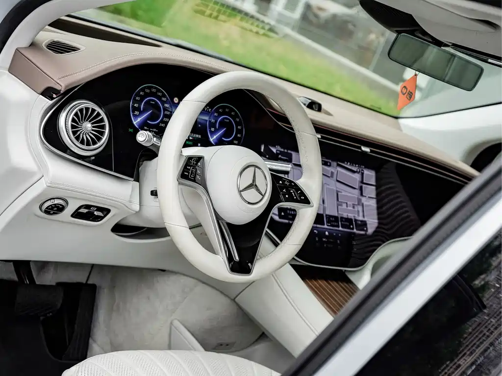 Mercedes-Benz EQS SUV 2023 — фото 10