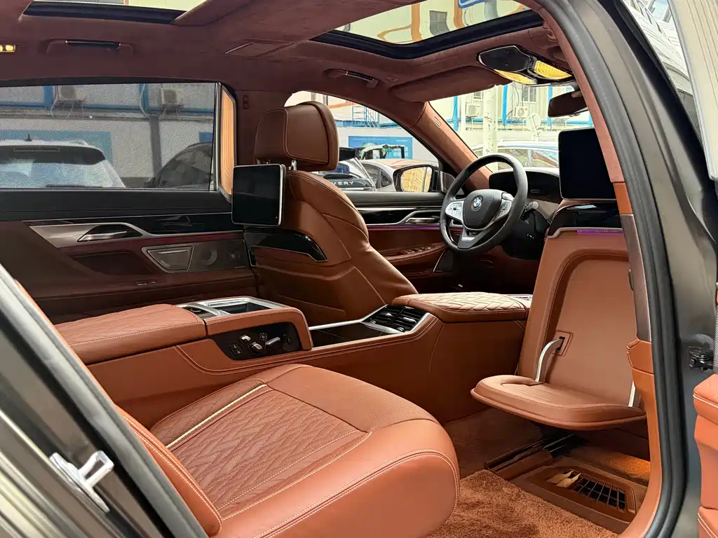 BMW 7 Series 2019 — фото 17