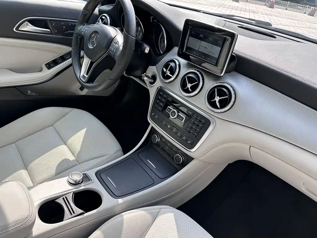 Mercedes-Benz GLA 2016 — фото 12