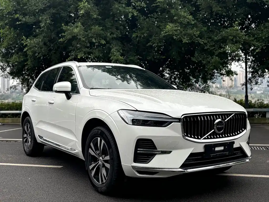 Volvo XC60 2022 — фото 3